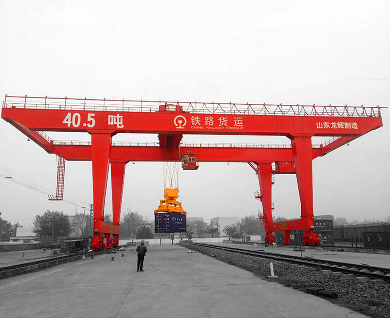 軌道式集裝箱門式起重機(jī)